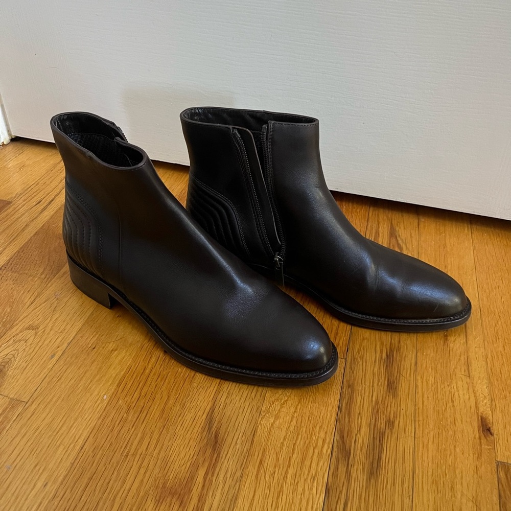 Aquatalia Italian leather ankle boots size 8.5
